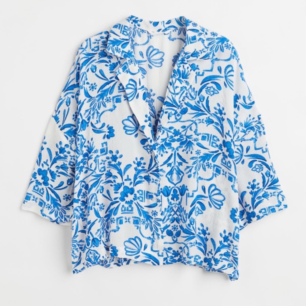 Blue and white oversized resort T-shirt